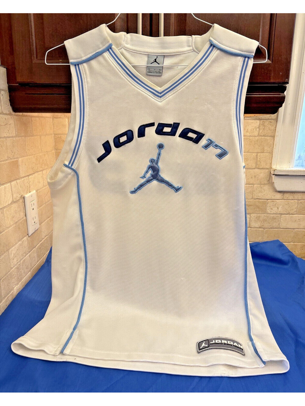 VTG Jordan Y2K Mens L North Carolina Tar Heels 23 Basketball Jersey White Blue